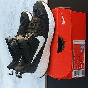 Nike Revolution 5 Black and White Kids Sneaker 11c